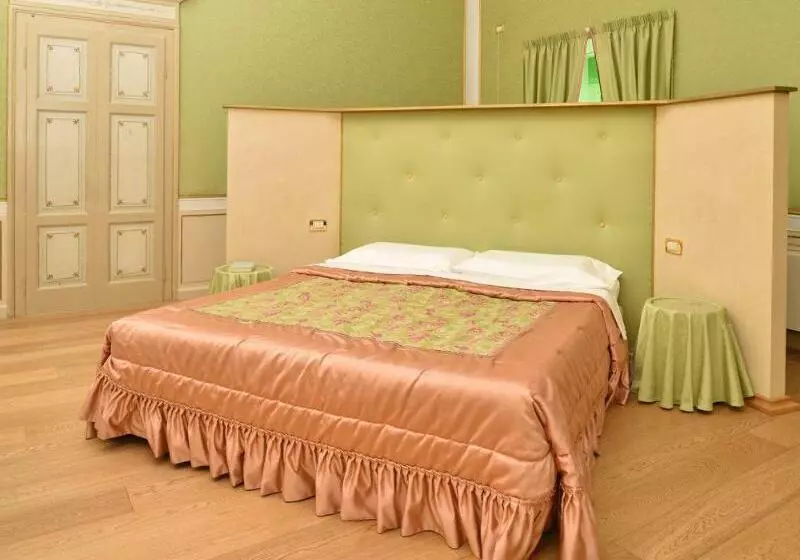 ホテル Grand  Cadenabbia