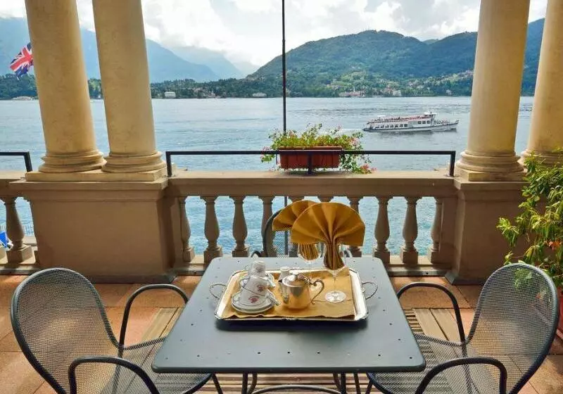 ホテル Grand  Cadenabbia