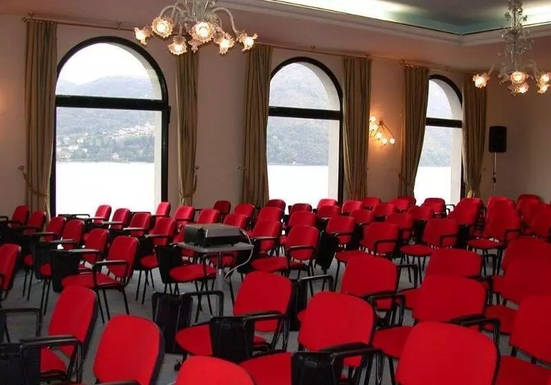 ホテル Grand  Cadenabbia