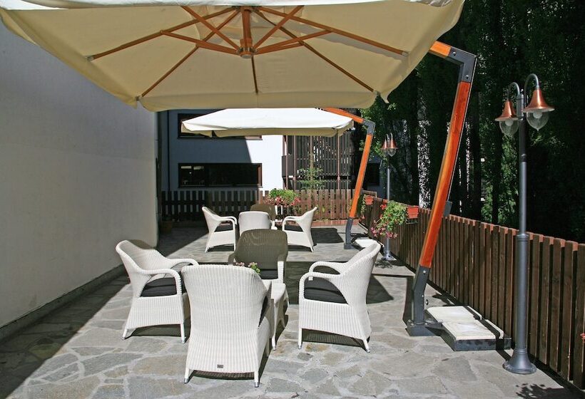 هتل Les Jumeaux Courmayeur