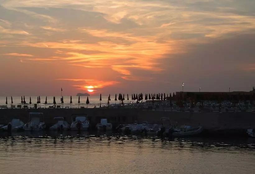 ホテル Mercure Civitavecchia Sunbay Park