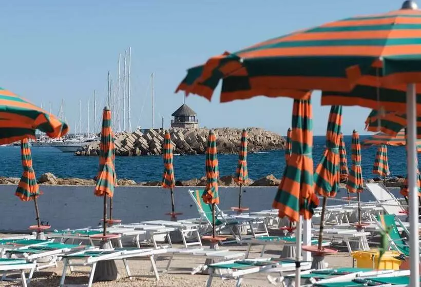 ホテル Mercure Civitavecchia Sunbay Park