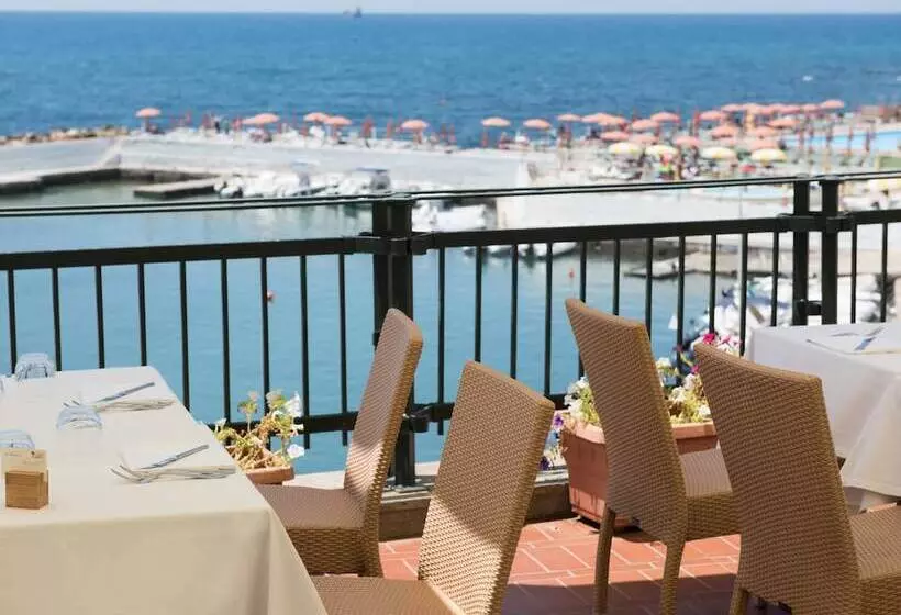 ホテル Mercure Civitavecchia Sunbay Park