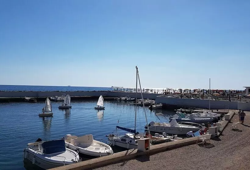 ホテル Mercure Civitavecchia Sunbay Park