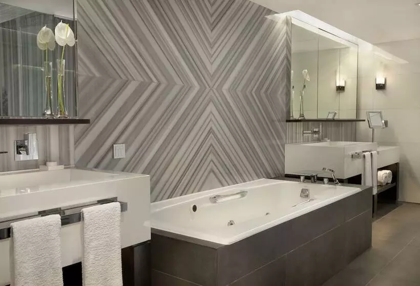 هتل The Mira Hong Kong