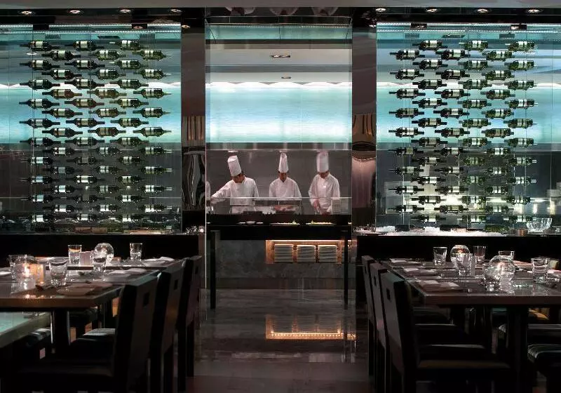 هتل The Mira Hong Kong