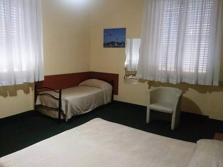 هتل Giappone Inn Parking