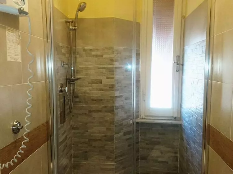 هتل Giappone Inn Parking