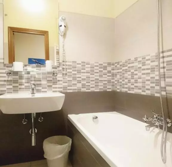 هتل Giappone Inn Parking