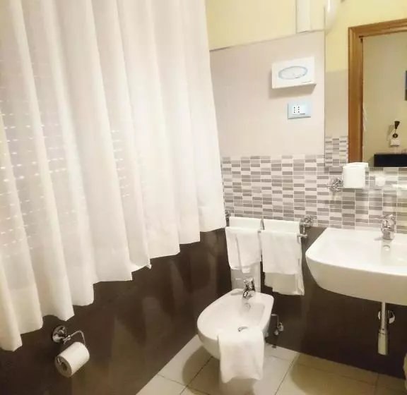 هتل Giappone Inn Parking