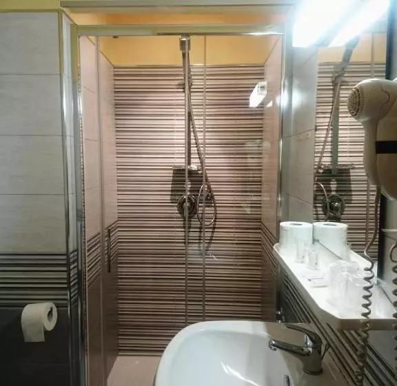 هتل Giappone Inn Parking