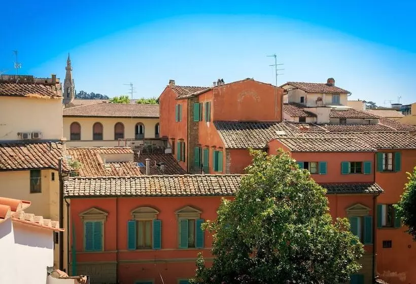 هتل J And J Historic House