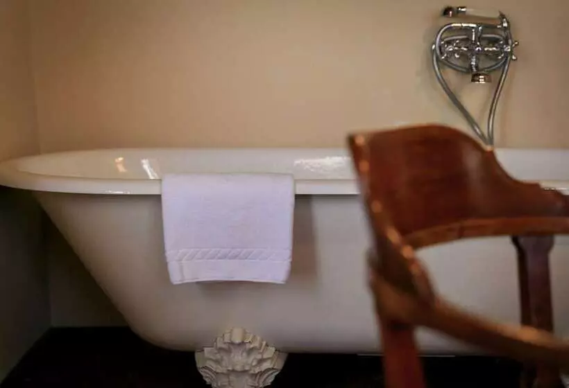 هتل J And J Historic House