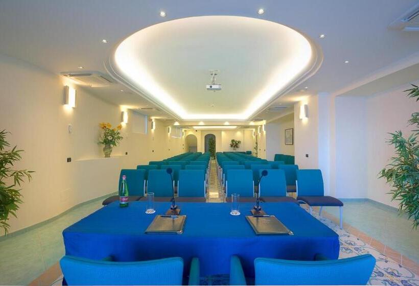 هتل Le Querce Resort Sea Thermae & Spa