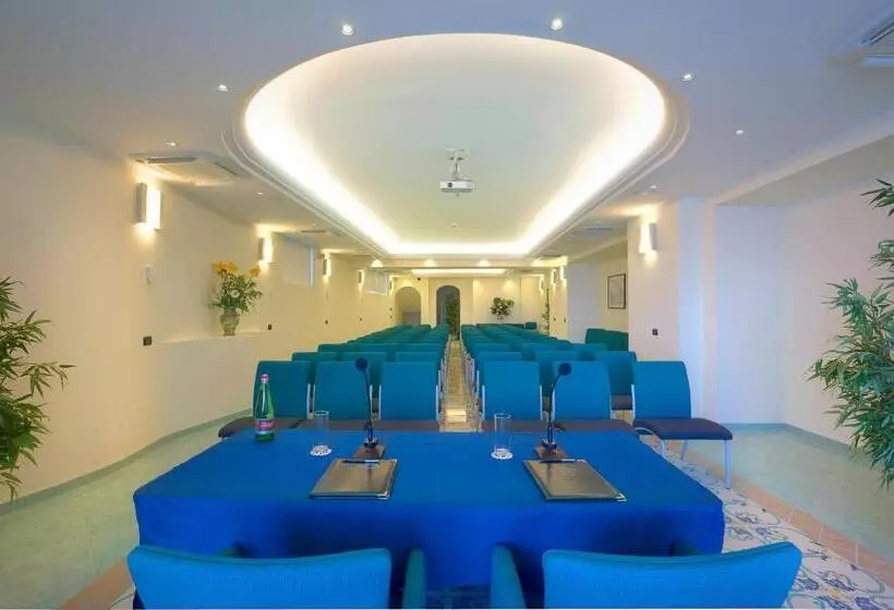 ホテル Le Querce Resort Sea Thermae & Spa