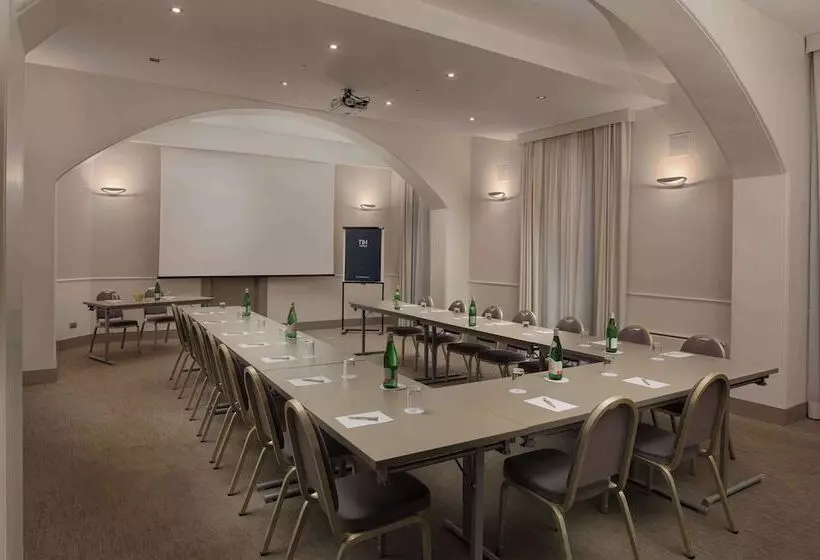 Otel NH Genova Centro