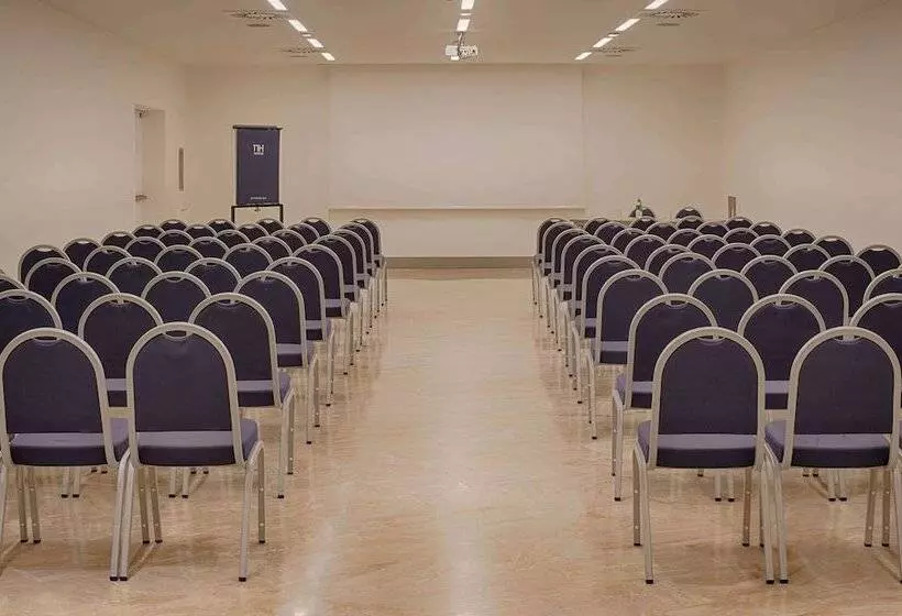 Otel NH Genova Centro