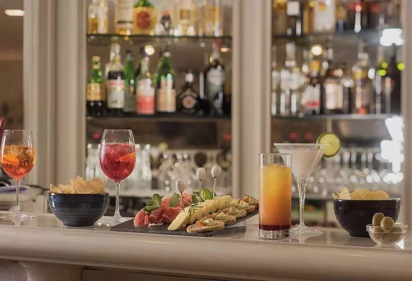 Otel NH Genova Centro