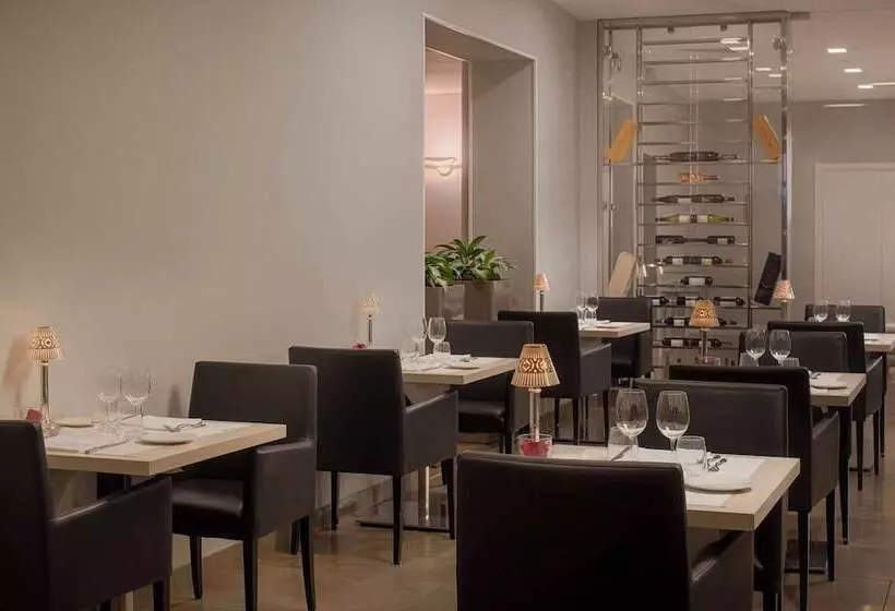 Otel NH Genova Centro