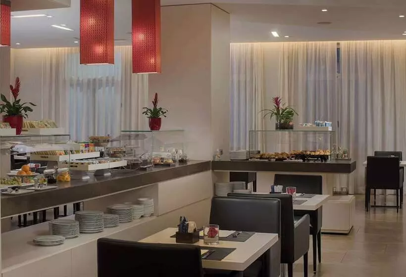 Otel NH Genova Centro