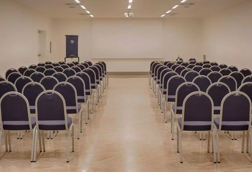 Otel NH Genova Centro