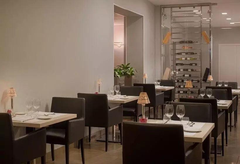 Otel NH Genova Centro