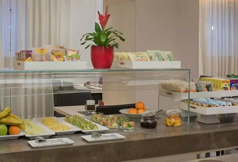 Otel NH Genova Centro