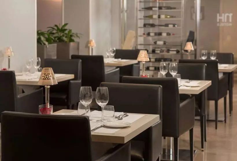 Otel NH Genova Centro