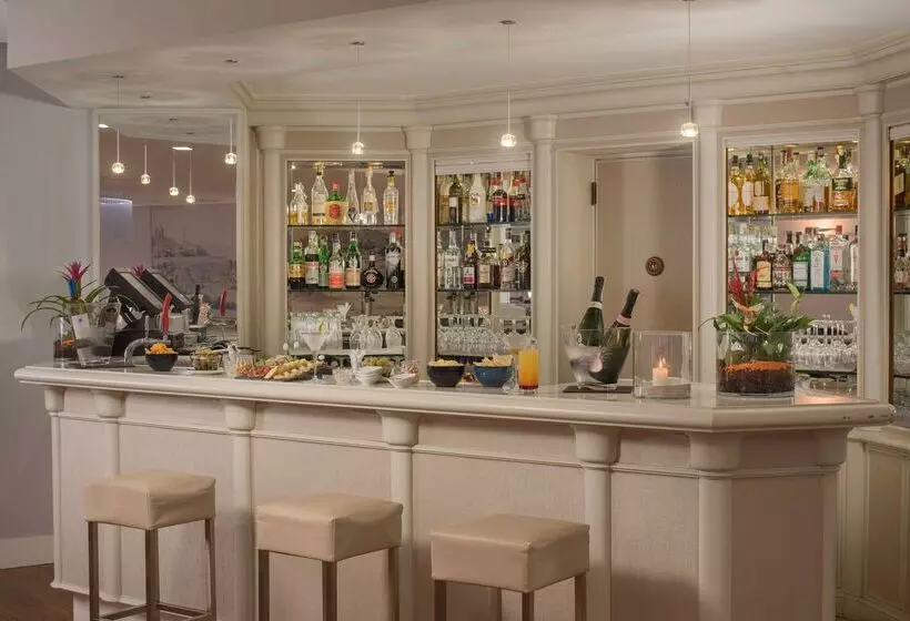 Otel NH Genova Centro