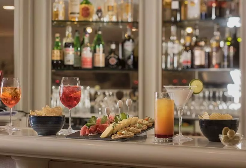 Otel NH Genova Centro