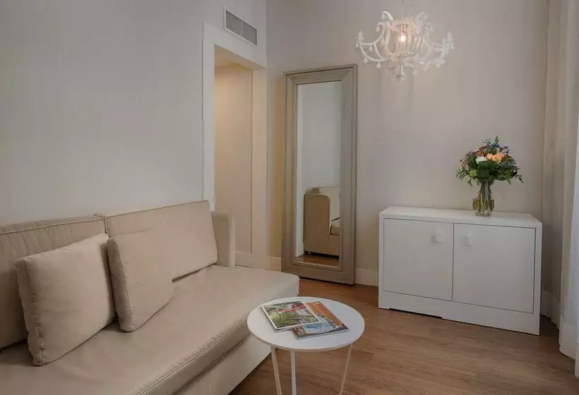 Otel NH Genova Centro