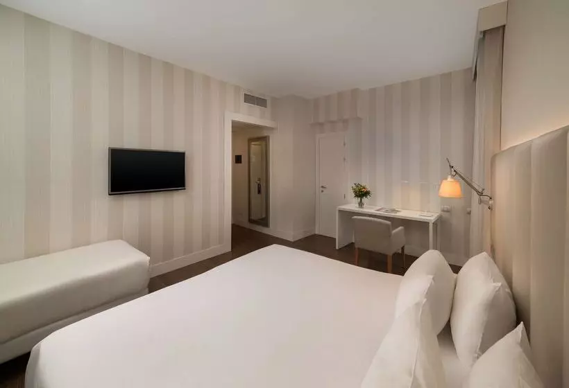 Otel NH Genova Centro