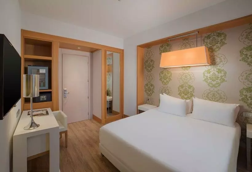Otel NH Genova Centro