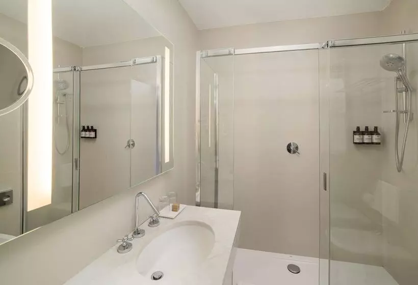 Otel NH Genova Centro