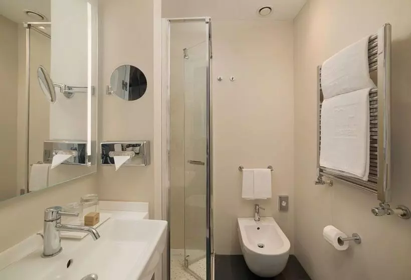 Otel NH Genova Centro