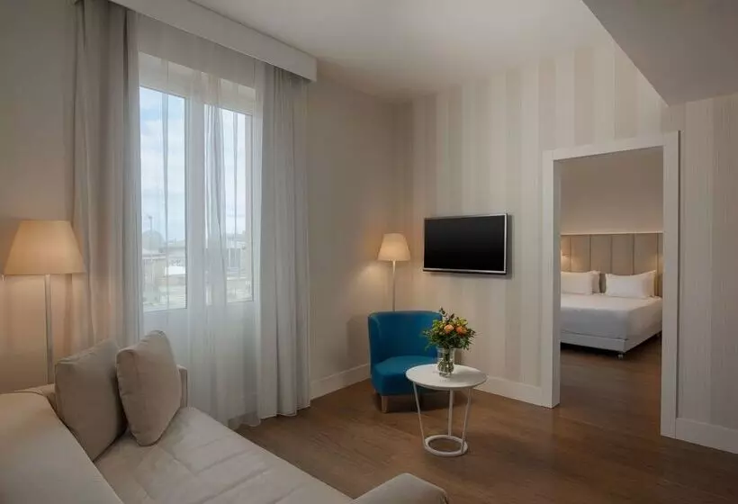 Otel NH Genova Centro