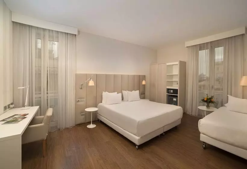 Otel NH Genova Centro