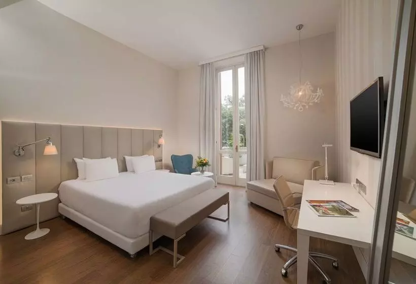 Otel NH Genova Centro