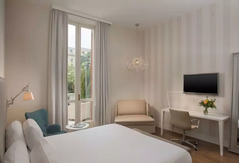 Otel NH Genova Centro