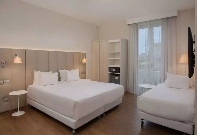 Otel NH Genova Centro