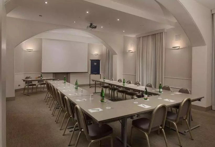 Otel NH Genova Centro