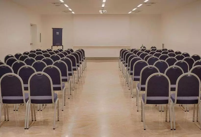 Otel NH Genova Centro