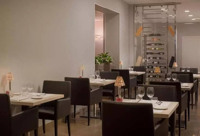 Otel NH Genova Centro