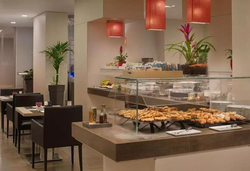 Otel NH Genova Centro