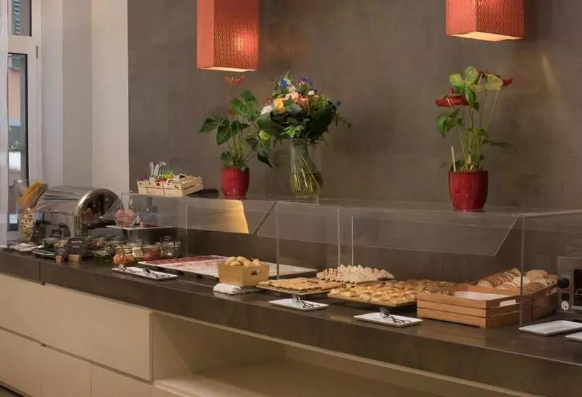 Otel NH Genova Centro