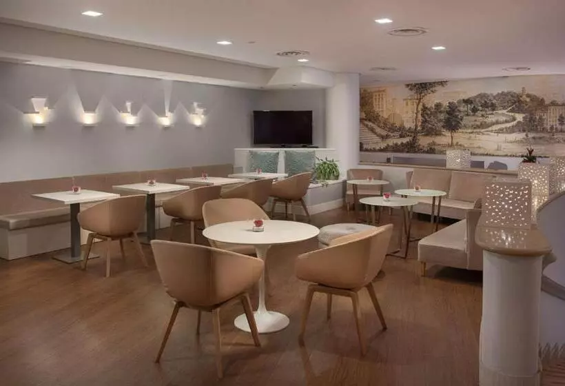 Otel NH Genova Centro