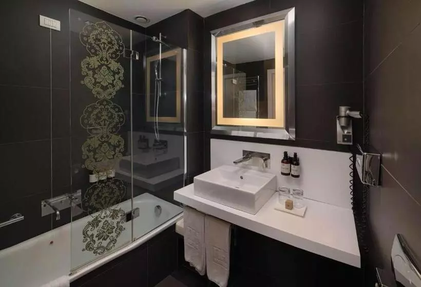 Otel NH Genova Centro