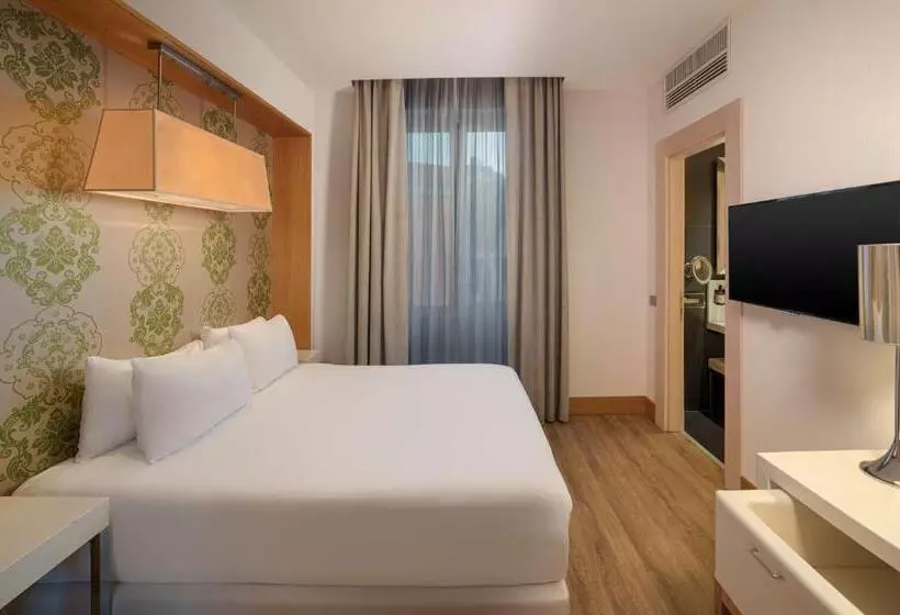 Otel NH Genova Centro