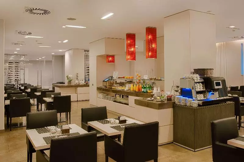 Otel NH Genova Centro