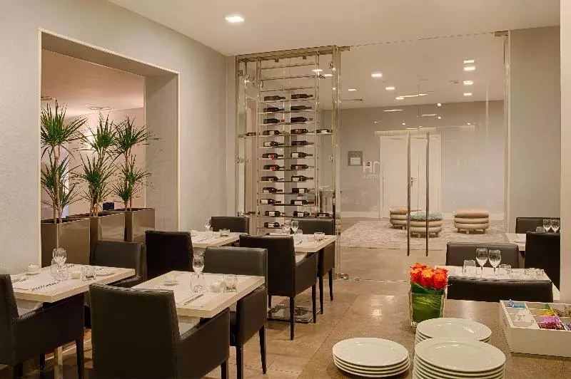 Otel NH Genova Centro